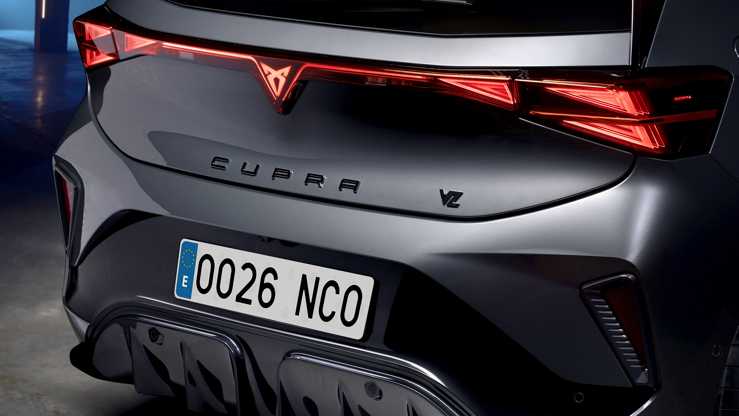 Cupra Born Facelift: Physical Buttons Return, 372-Mile Range, 322 HP VZ